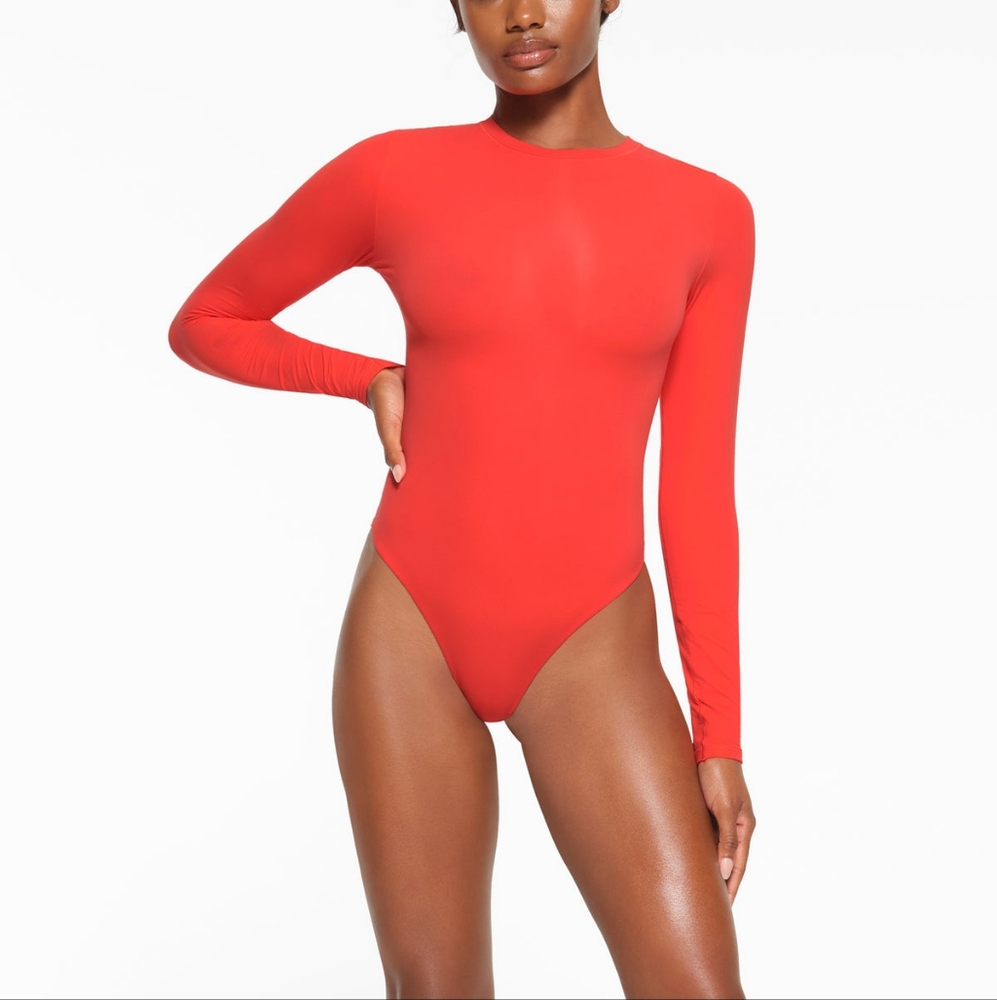 FITS EVERYBODY LONG SLEEVE CREW NECK BODYSUIT | POPPY (Small)